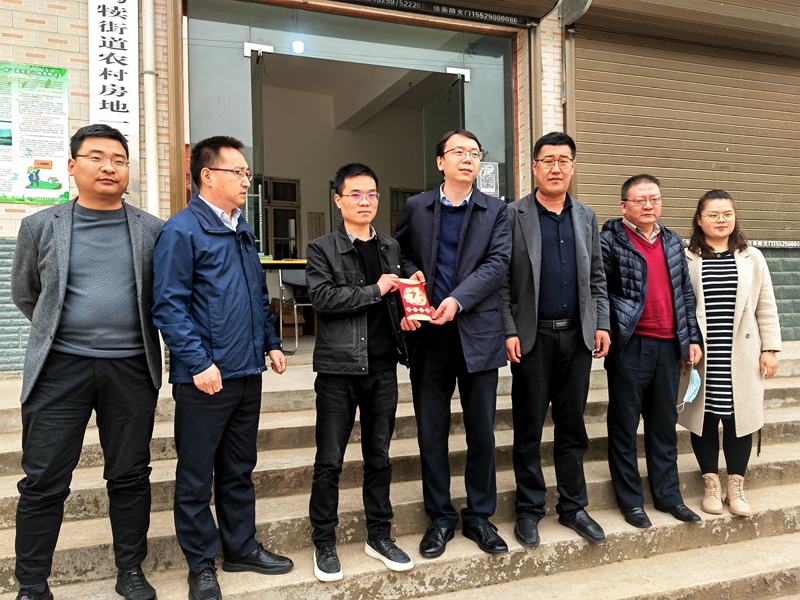 范樂(lè)偉深入野外一線進(jìn)行檢查慰問(wèn)