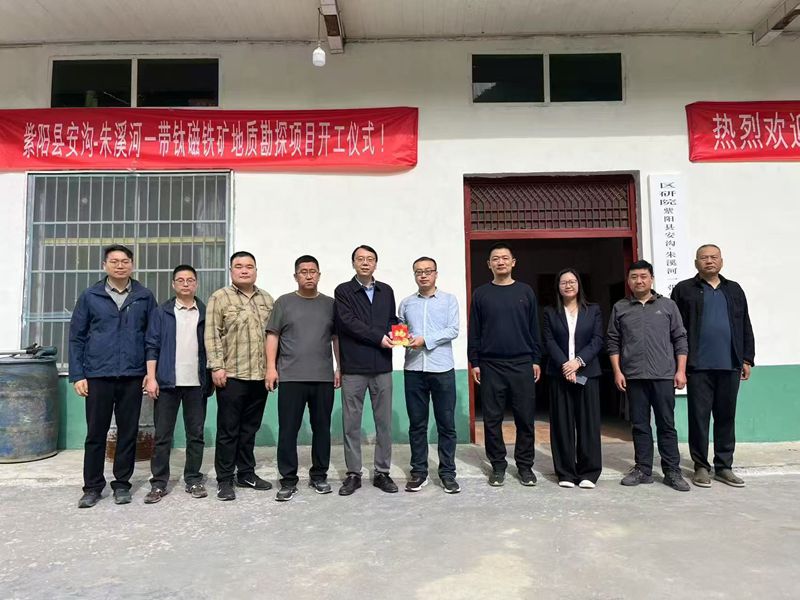 范樂偉一行深入野外項目檢查慰問